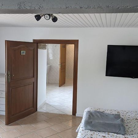 Studio A La Campagne Dans Corps De Ferme Renovee Chancey Стая снимка