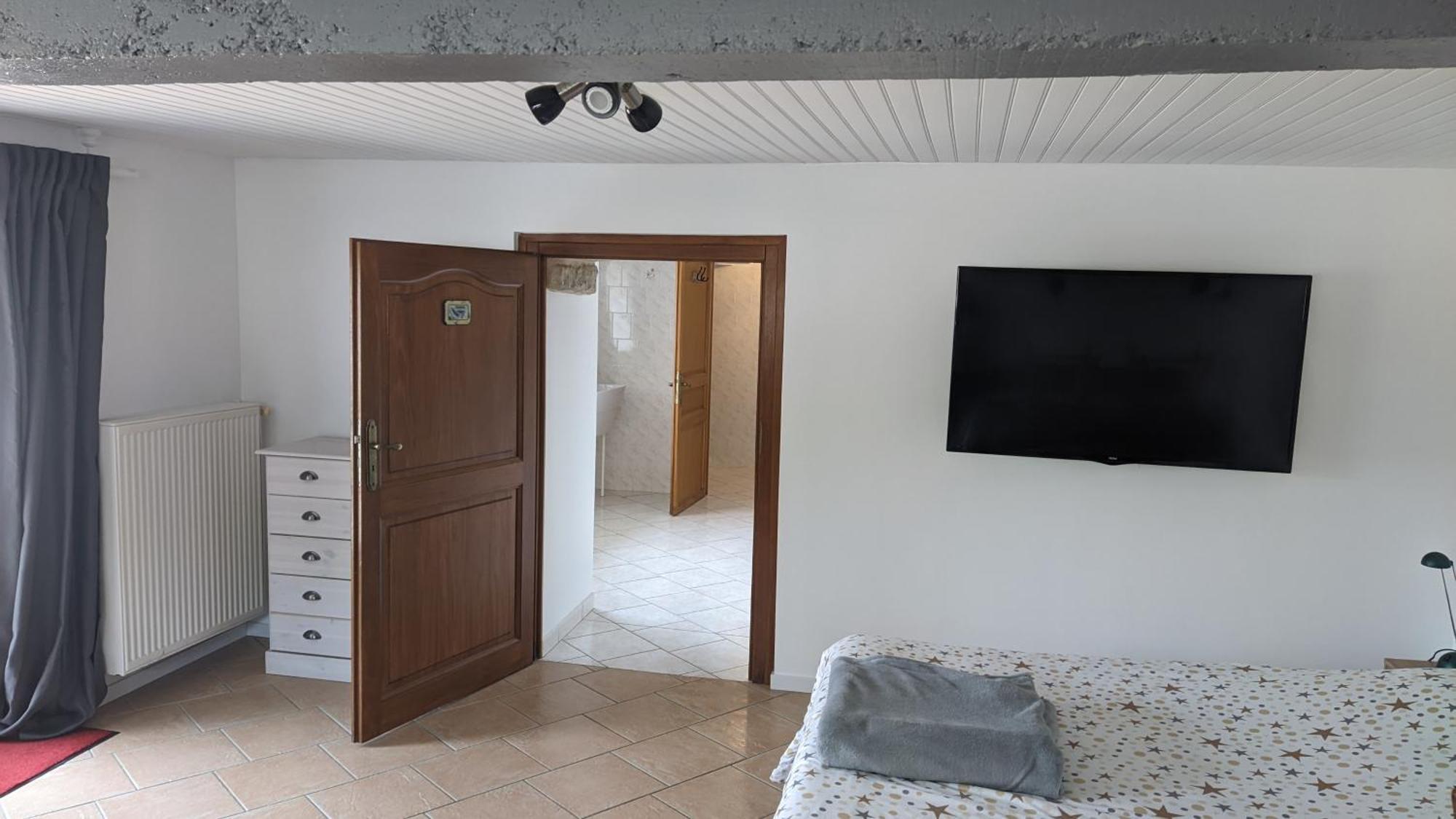 Studio A La Campagne Dans Corps De Ferme Renovee Chancey Стая снимка